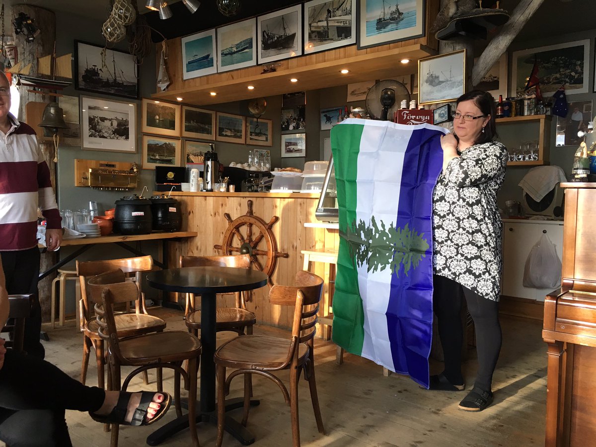 Icefunk's tweet photo. Spreading #Cascadia 💚💙 Love in Grandavík, Iceland 🇮🇸🌎 @CascadiaNow https://t.co/4e2LqHIhlJ