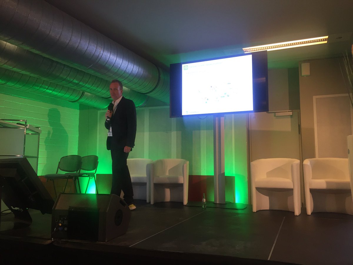 ConversionConDE's tweet photo. Den idealen #ShoppingCart stellt Gordon Langmann vor! Also alle OnlineShops vorbeischauen! https://t.co/QDnE5zK4o8