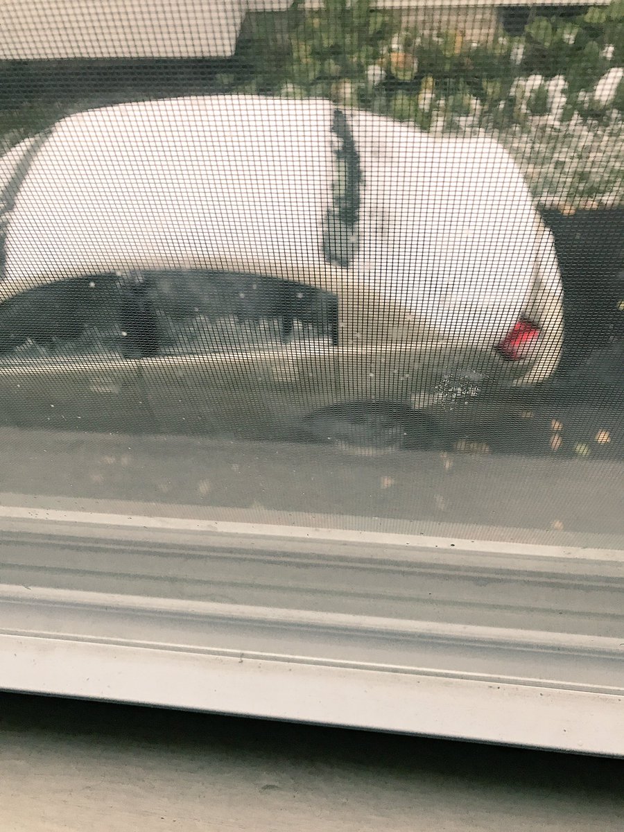 shaysd123's tweet photo. When you wake up and there's actually snow staying on ppl's cars 😳🙄😩 #itstarting #nosnowoctober #snowgohome https://t.co/B1EfyhHf3Y