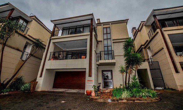 PropFriendSA's tweet photo. R2,495,000  3 Bed #house #forsale #Nelspruit Ext 06 https://t.co/lhSRctjii3 #Mpumalanga #propertySA #realestate #lockupandgo @ChasLowveld https://t.co/e8gqAkfKza