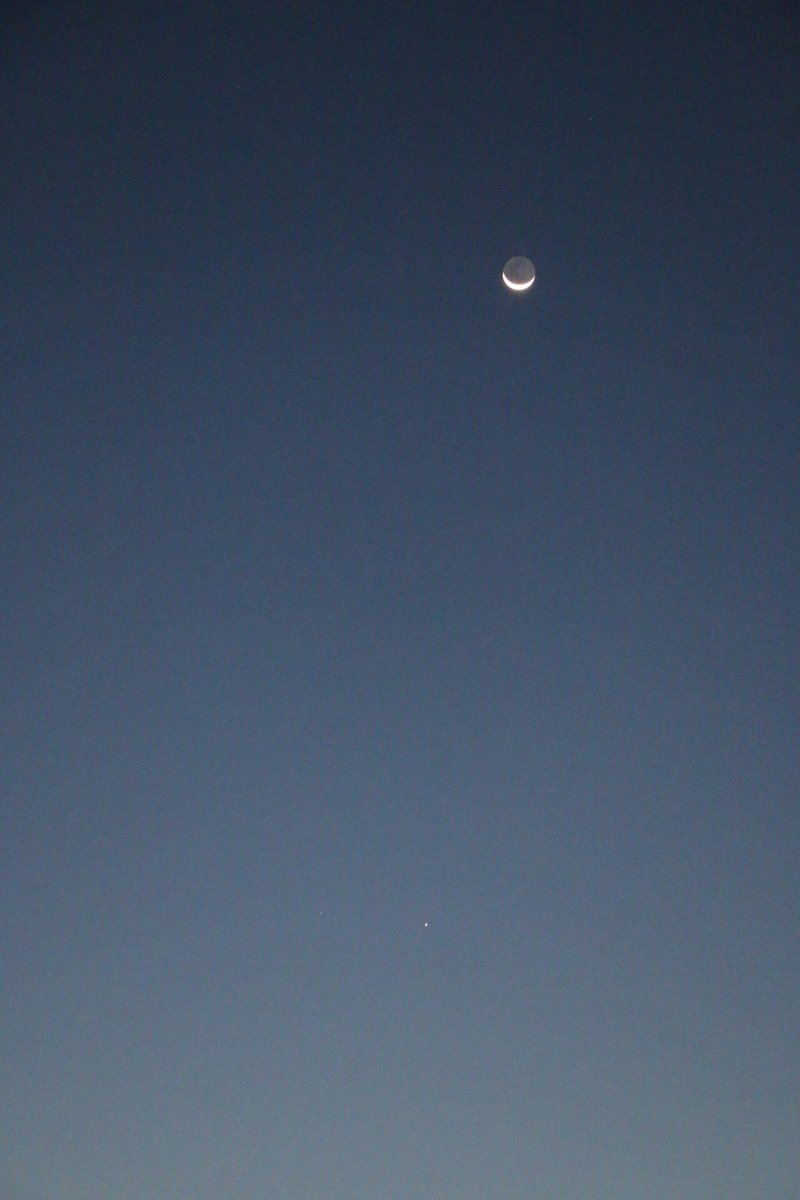 AFleaByte's tweet photo. Moon and Jupiter. https://t.co/mzIfqOq5TU