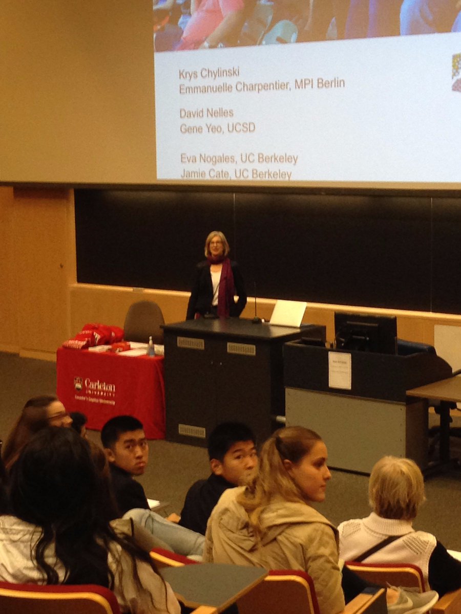 c_scientifique's tweet photo. Lecture Gairdner à UCarleton. Les élèves du cours SBI 4UT on assisté à une conférence du Dre Doudna sur ses travaux avec CRISPR Cas9. https://t.co/HeqXa4jI9v