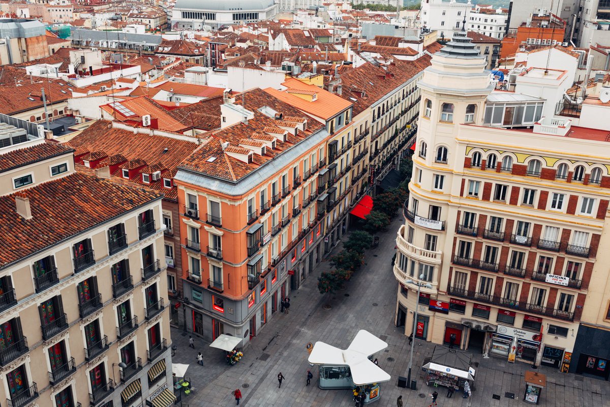 loculars's tweet photo. Join us Saturday 29 October at 5pm in #Madrid, #Spain for a #Loculars #photowalk with @hillaryfox &amp; @jchmPhotography https://t.co/Pb44G8nPdl https://t.co/kXUweNH90w
