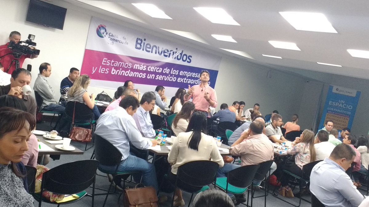 camaracali's tweet photo. "Sólo hay una cosa peor que no tener clientes y es tener malos clientes" @GomezGomezDavid #ForosEnRed https://t.co/aAvCgcdlF7