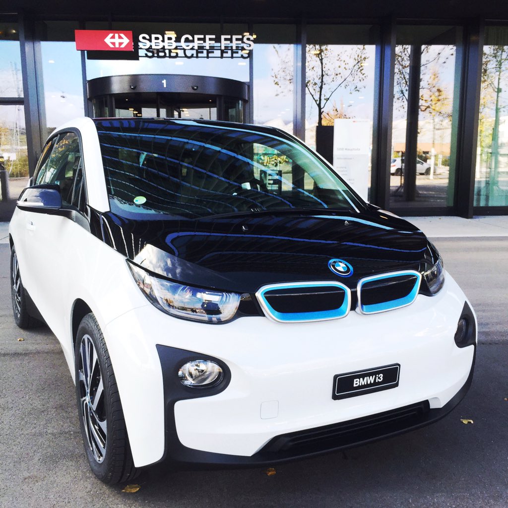 Jorge_JSBG's tweet photo. Que font les CFF et BMW sur la même photo? La réponse est #GreenClassCFF un nouvel abo de mobilité douce à 360• https://t.co/ofYTcAzUPW