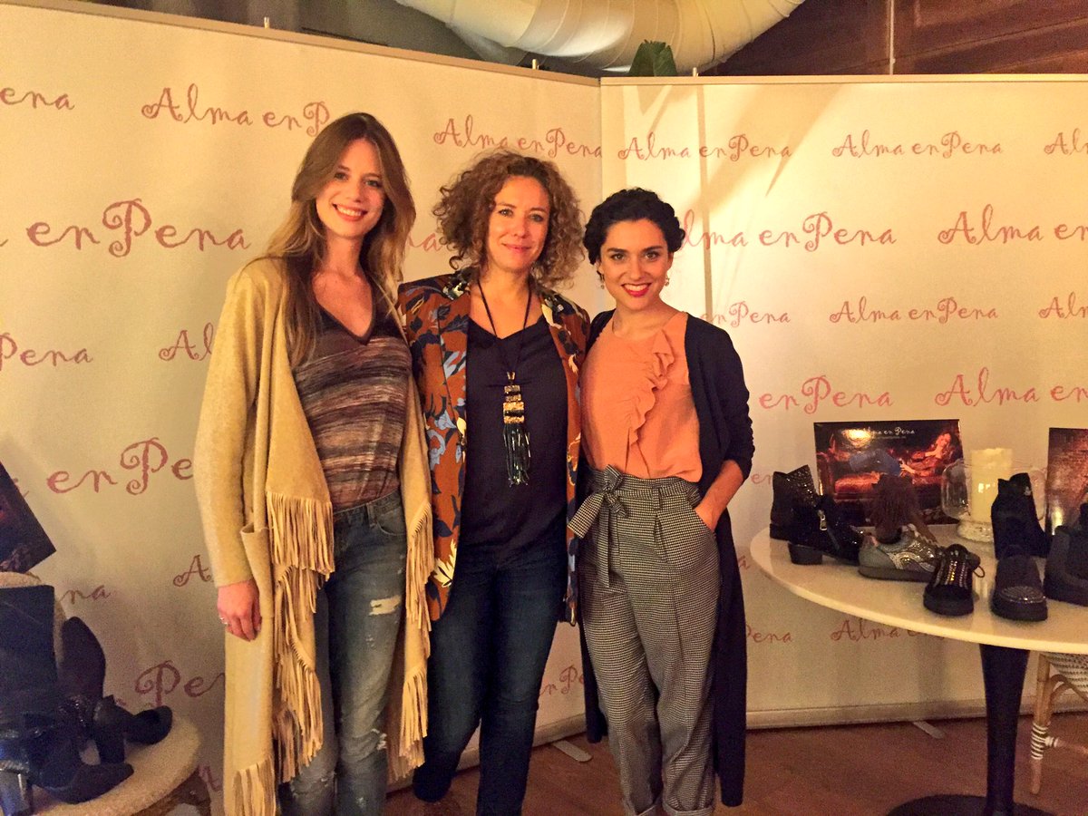 nboca_com's tweet photo. La presentación de la nueva colección de @ALMAENPENASHOES ha sido todo un éxito, ¡no ha faltado nadie! ¡Felicidades! 👠#ASolasConAlmaEnPena https://t.co/qTiBu3fyaQ