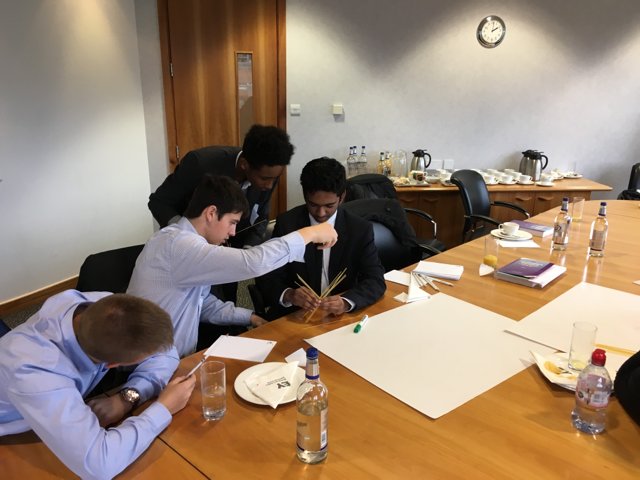 LookingGlass_UK's tweet photo. Manchester TTLG students @ey doing challenging ice breaker exercise with Alex Lee https://t.co/suoQxdN0cL