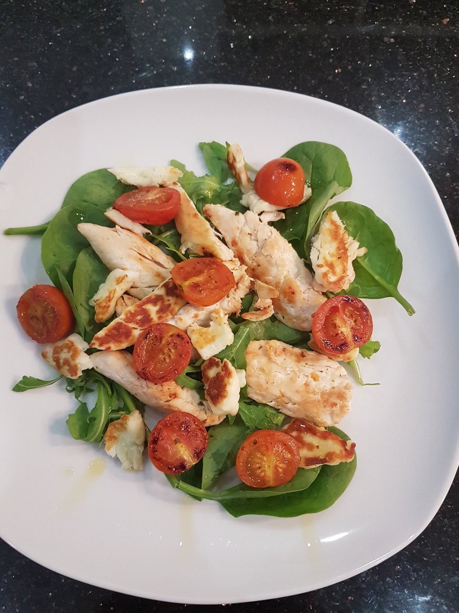 fitphysiquejess's tweet photo. Chicken and Halloumi salad (because nutrition is important to reach your fitness goals!) 
#nutritionmatters #healthyeating #fitnessgoals https://t.co/Yq0Y3C1ACp
