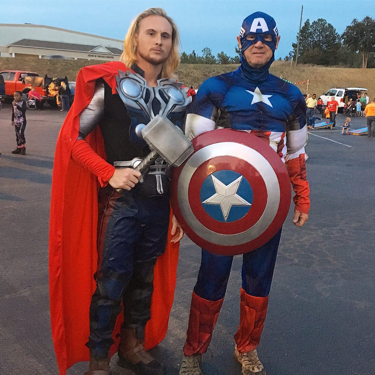MrThrasher_1's tweet photo. I love my Pastor!!!!! #lampley #thor&amp;captainamerica #dynamicduo 🎃🍭🍁🍂 https://t.co/XNILcnjvG1