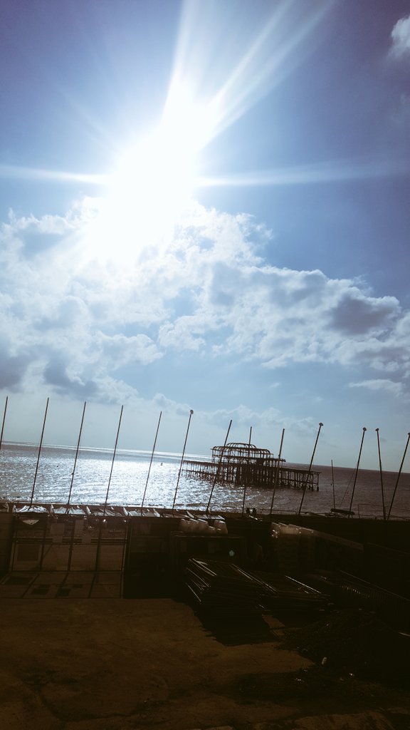 jujibg's tweet photo. Lovely day to be in Brighton by the beach:) ⛱ @OldShipHotel https://t.co/lIRxtS3VvO