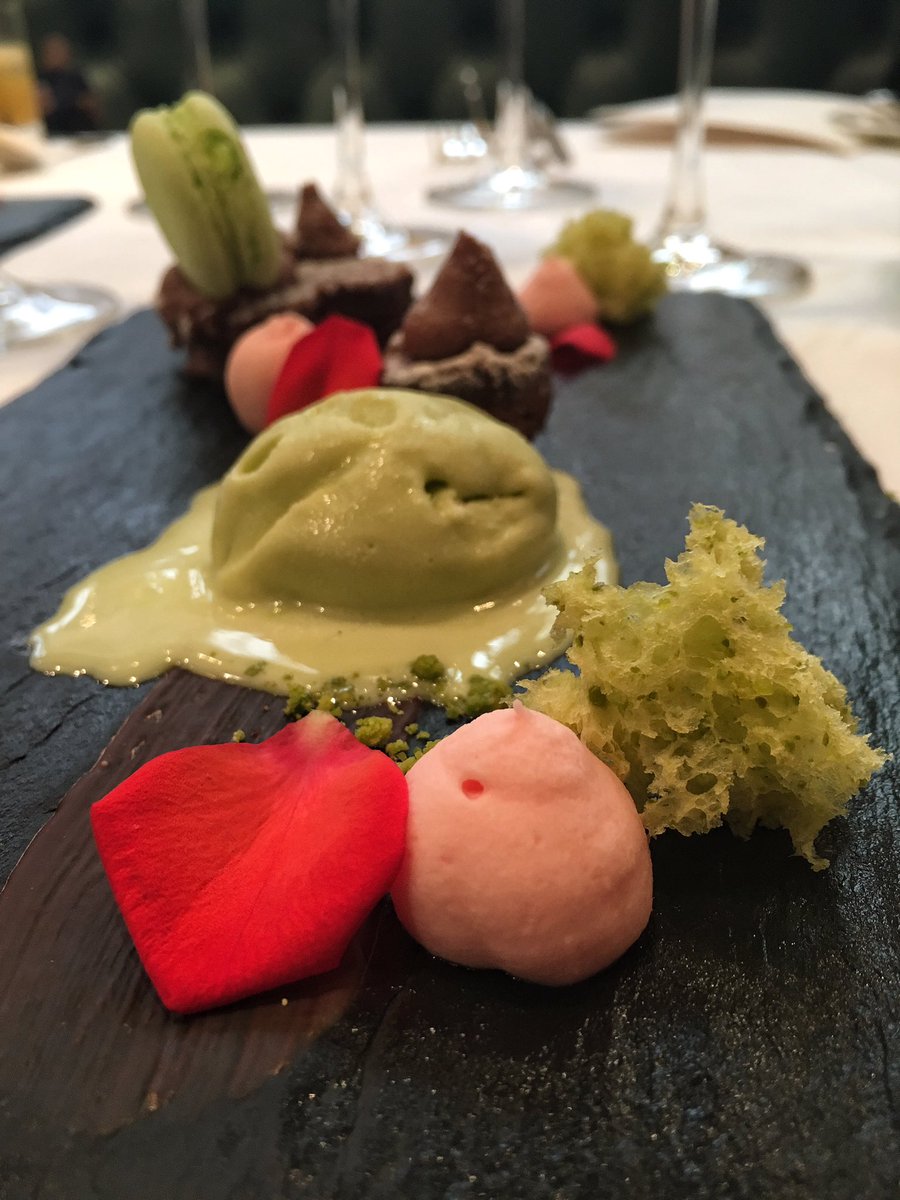 Wer wissen will, wie Indisches Fine Dining geht. Jetzt im <a href="/WidderHotel/">Widder Hotel</a> mit Chef Alfred Prasad. Surprised?