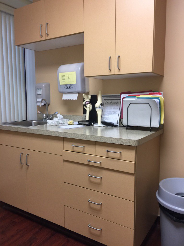 writerdiehl's tweet photo. Sitting in my orthopedic doc's exam room waiting to discuss the fate of my left knee. #itstoast https://t.co/cIN4tHh8UB