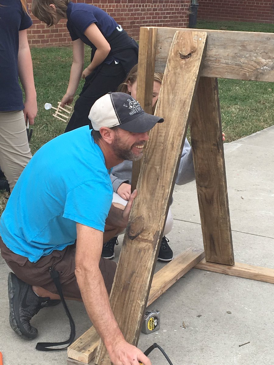 CorriherLipeMS's tweet image. Talk about student engagement! #catapults #forcesinmotion #jacketpride @tchr_williams @CLMSAverngers @RSSinformation