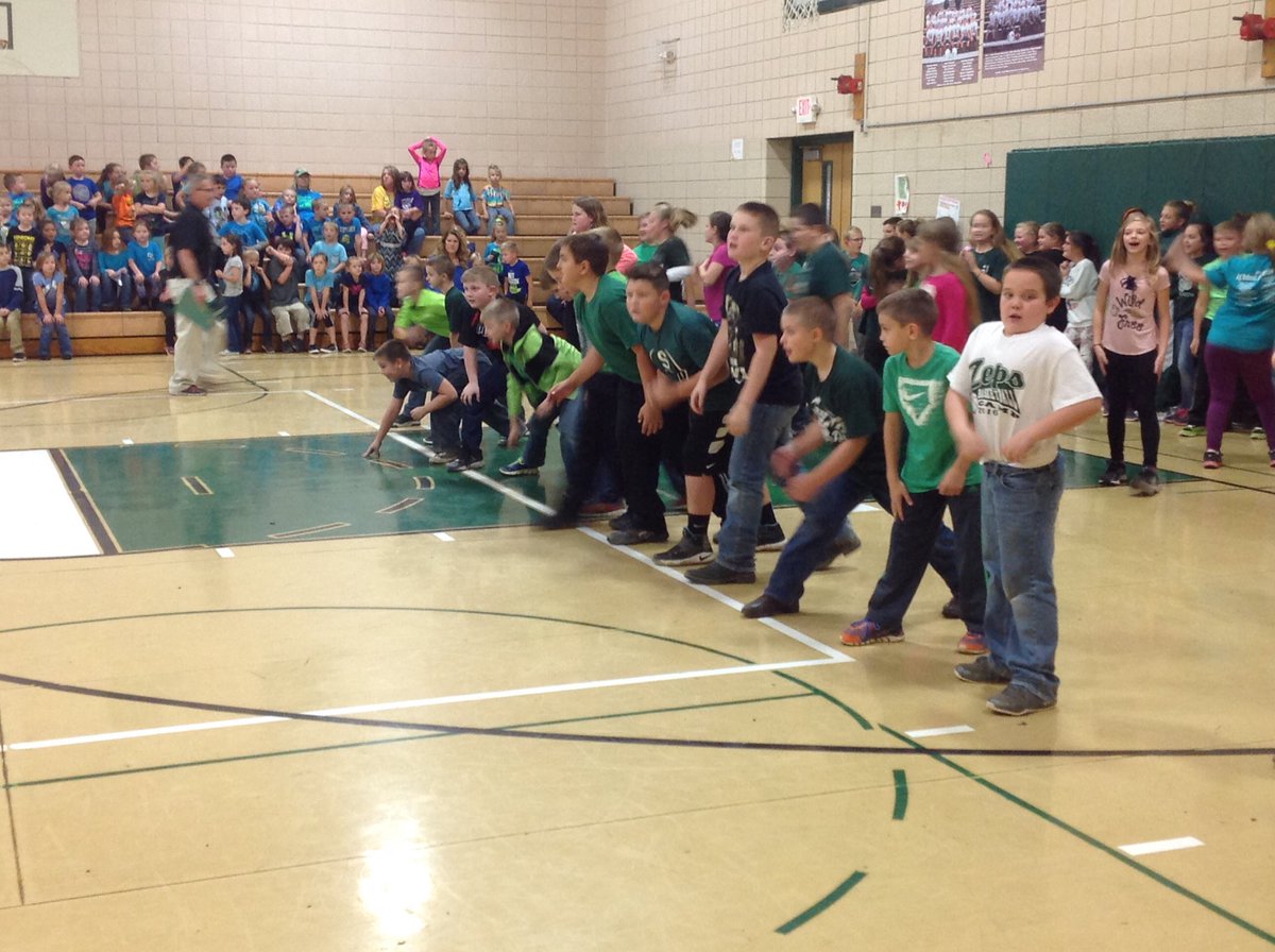 NobleLocal_SD's tweet photo. ShenandoahElem: PBIS Dodgeball...teachers against the students. #gozeps #goodbehaviorROCKS https://t.co/Rl0KVeCJkS