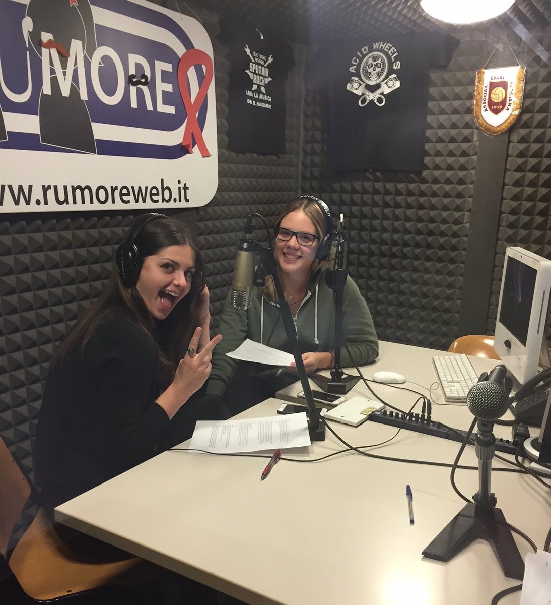 “A murder always gets people going.” Lauren and Olivia are ready to talk about #AmandaKnox on rumoreweb.it at 7pm (Italy time)