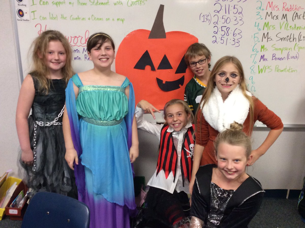 MsLindahl4's tweet photo. Pin the face on the pumpkin π #PrettyPumpkins #RaiderStrong @PCSD_LN https://t.co/A7xa38ny0g