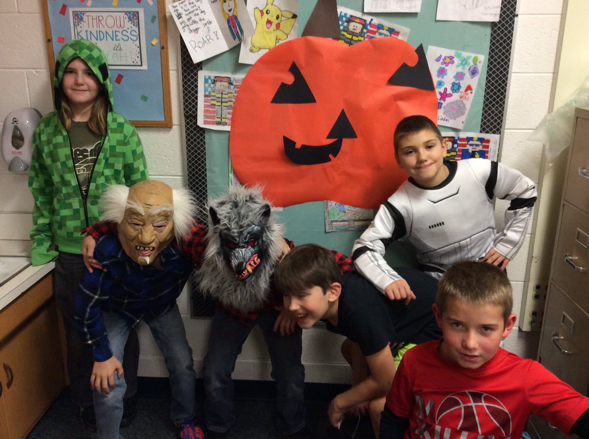 MsLindahl4's tweet photo. Pin the face on the pumpkin π #PrettyPumpkins #RaiderStrong @PCSD_LN https://t.co/A7xa38ny0g