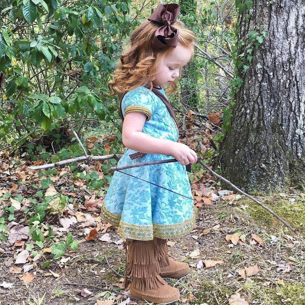 AbagailHamilton's tweet photo. Just channeling her inner Merida to get ready for Halloween. πΉπ» #junefrances #Brave https://t.co/ZEBeyudEAC