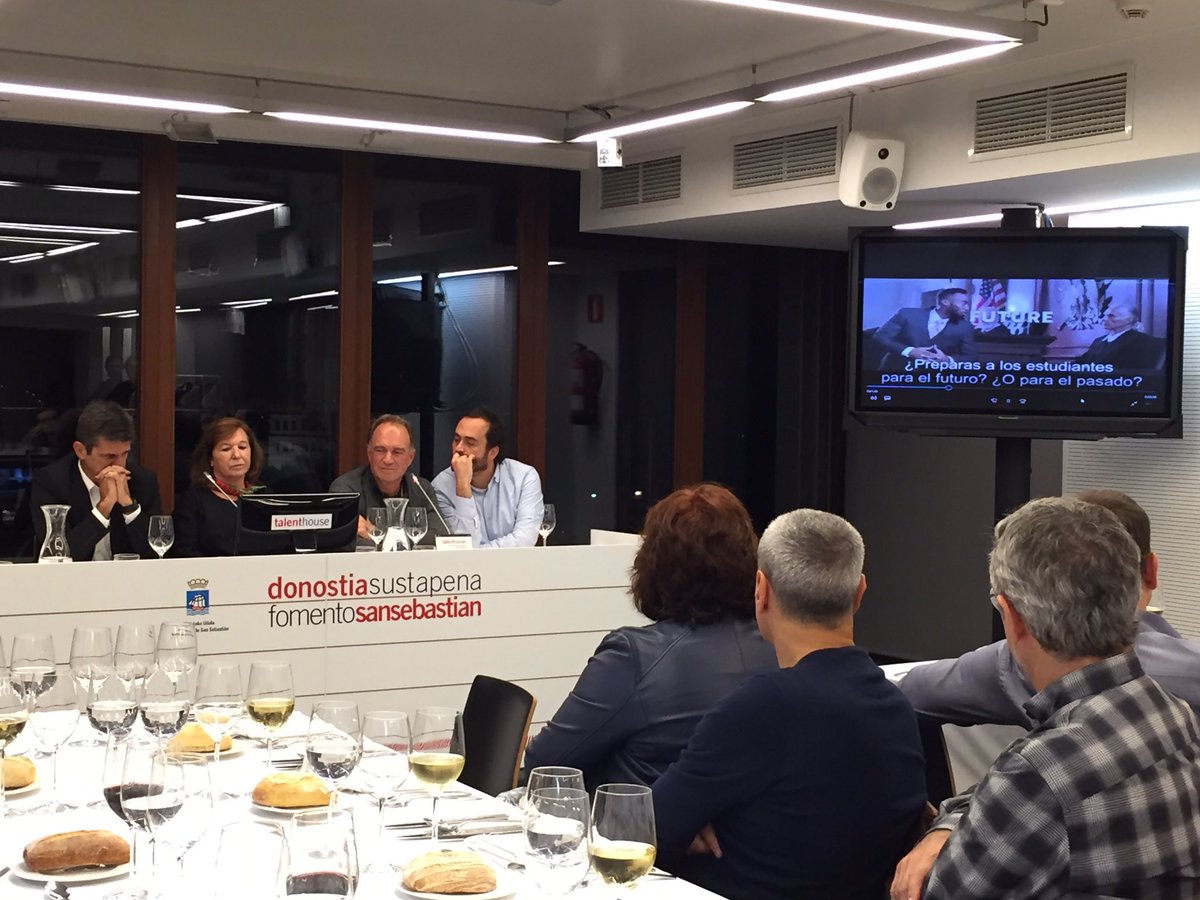 What an excellent start <a href="/PintxosBlogs/">Pintxos&Blogs</a> talent &amp; innovative people with a short video on crucial role for modernizing #education #weekinn
