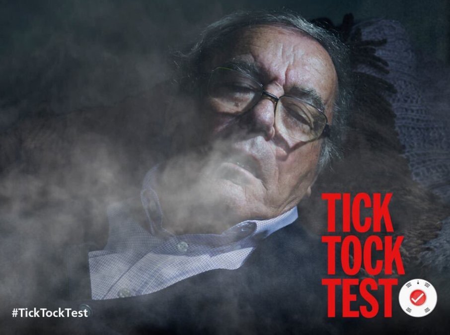 LincsFireRescue's tweet image. Pull your finger out: test your smoke alarms as well as checking your clocks are back this weekend! #ticktocktest #firekills