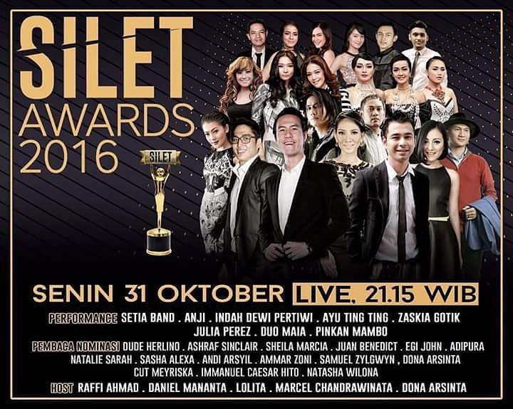 SetiabandSetia_'s tweet photo. Setia band di #SiletAwards2016 #salamdandoa #setiaku #setiaband https://t.co/v5xpWslm3c