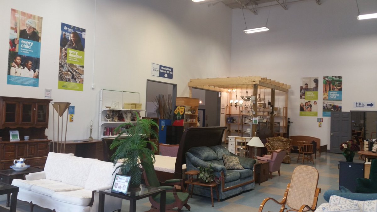 GreenMindHealth's tweet photo. The new #HabitatforHumanity restore in #BayersLake #Halifax #Swiffer promo is on. Play to win up to 15% off plus FREE duster with purchase. https://t.co/a9o1sVNzW2