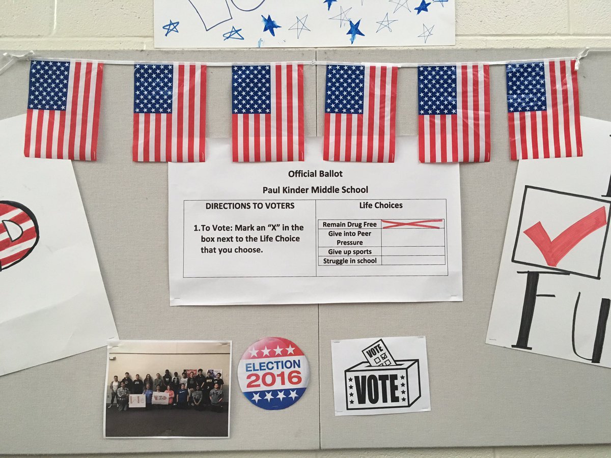 duvallinfored's tweet photo. 8th grade pod is celebrating #redribbonweek by voting to be drug free! @PaulKinderMS #Election2016 #MakeEveryChoiceCount https://t.co/TSNOij6uPc