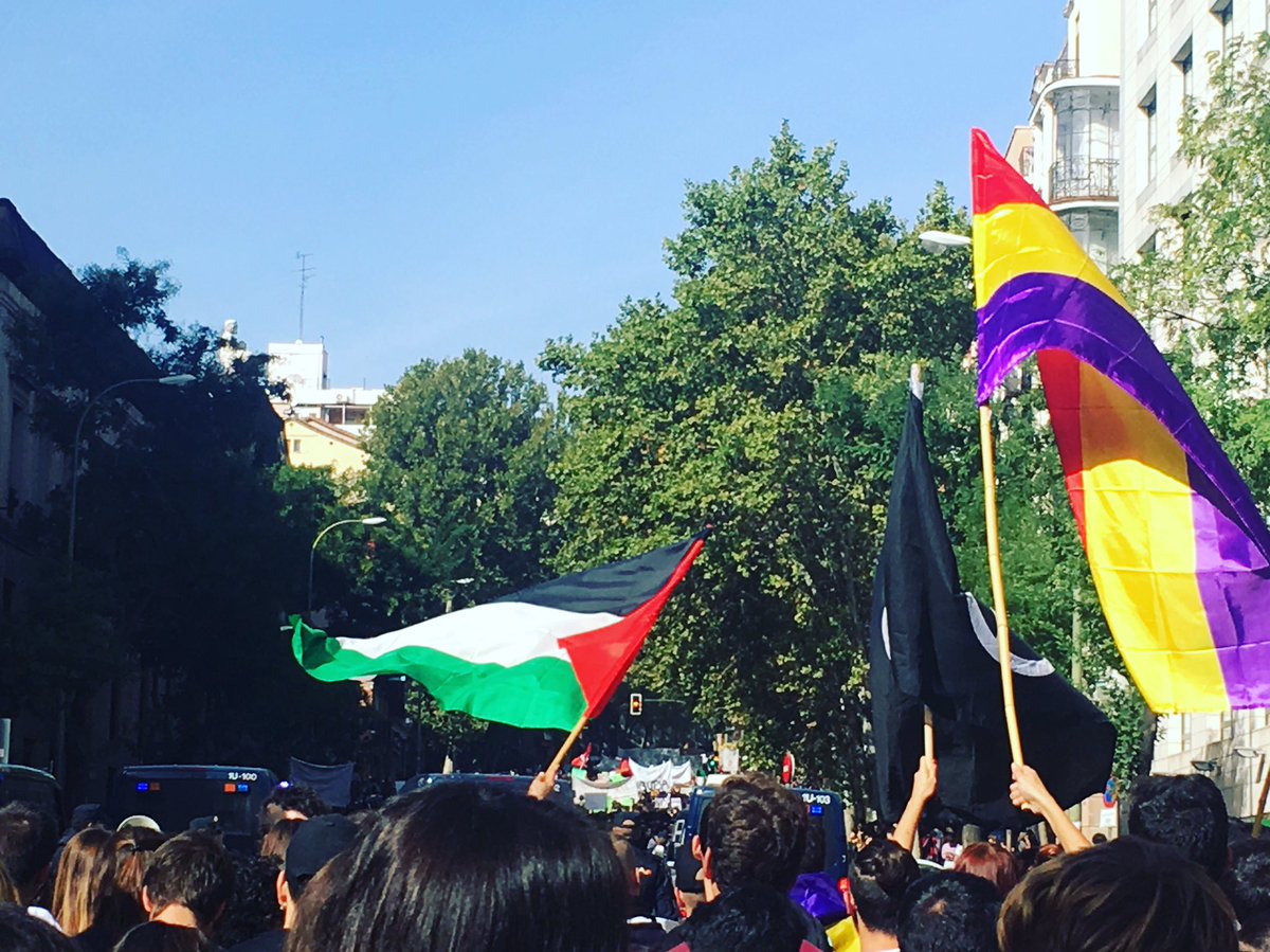 HajarBara09's tweet photo. Paletina Libre in sha Allah. ❤️ junto a Siria bi idni llah. 🇵🇸Tu lucha es continua y la nuestra también, no nos callarán 💪🏽 https://t.co/IIffnY9Zbx