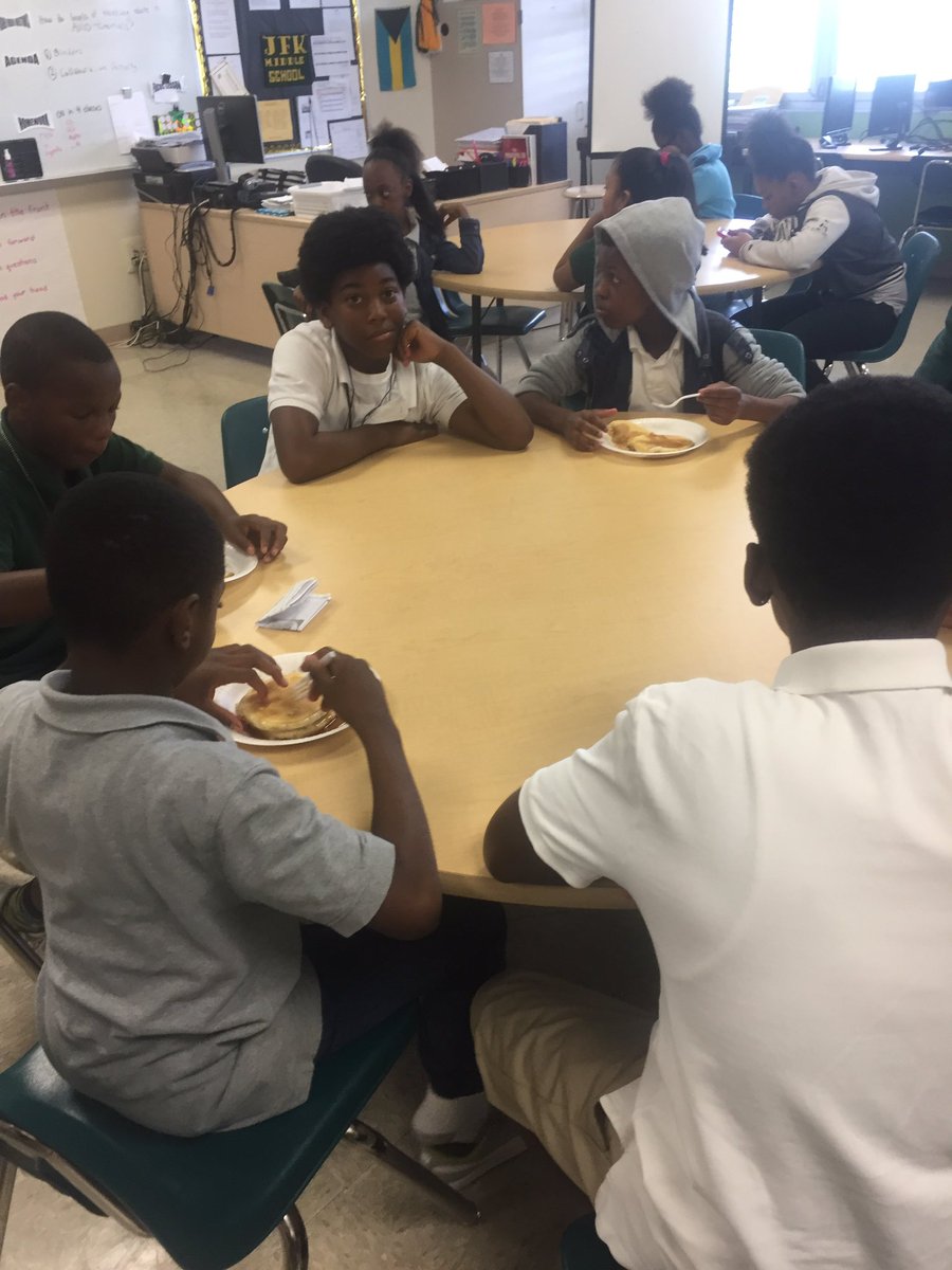 jfkms_avid's tweet photo. Celebrating success at JFK! 1st 9 weeks Star AVID Students! #PancakeBreakfast #avid #vikings @Y_Williams_JFK @McKnight_JFK @jfk_vikings https://t.co/CogFi74eM5