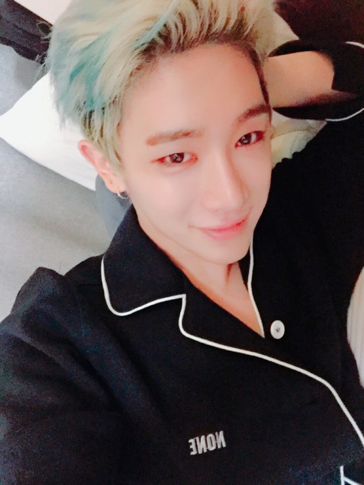 OfficialMONSTAX's tweet photo. [#원호] 숙소 잘도착했구 무사 귀환하였습니다 자기전에 보고 드리옵니다 ❤️ 잘자구 일어나서 또 만나자 ❤️ https://t.co/XPkoPEY7Pe