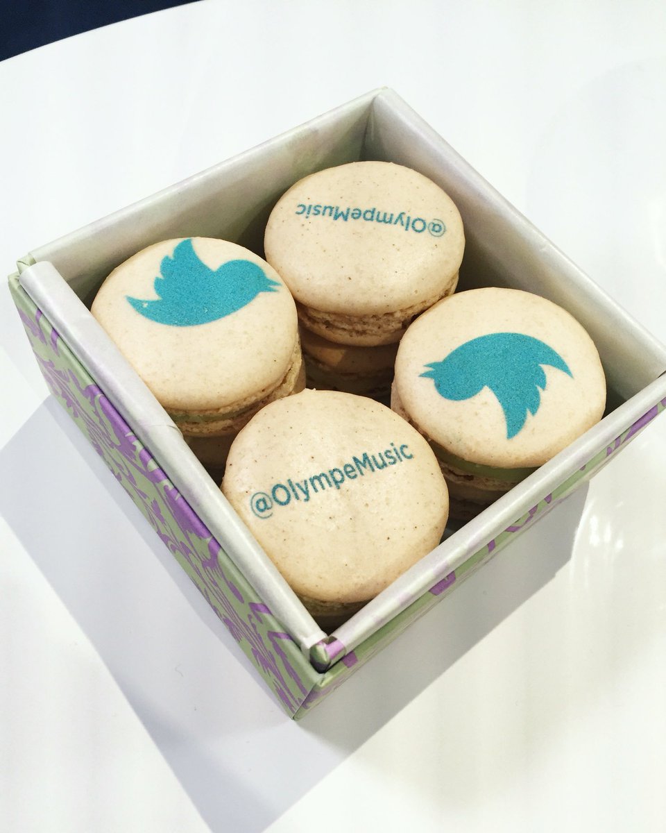 OlympeMusic's tweet photo. Tu sais que tu es chez @TwitterFrance quand... #AskOlympe #BlueRoom https://t.co/z2ViyaraYT