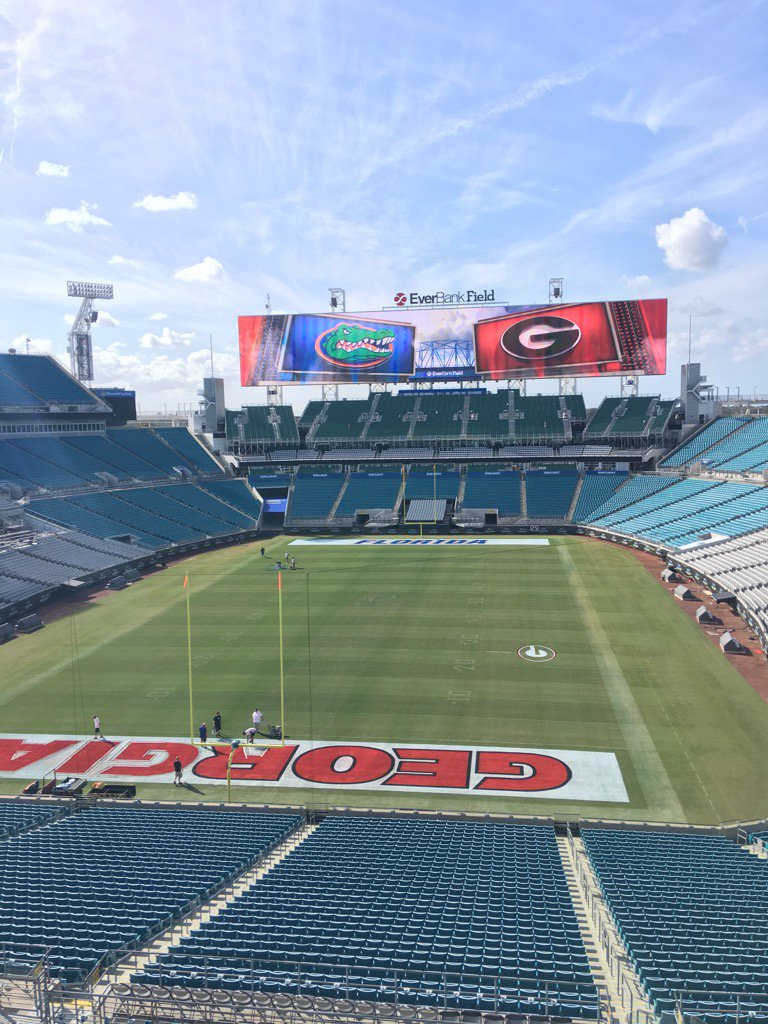 DaveHerrell's tweet photo. Getting @EverBankField ready. @FLvsGA @jaxevents @Visit_Jax @FootballUGA @GatorsFB https://t.co/Nxh1gLWHcY