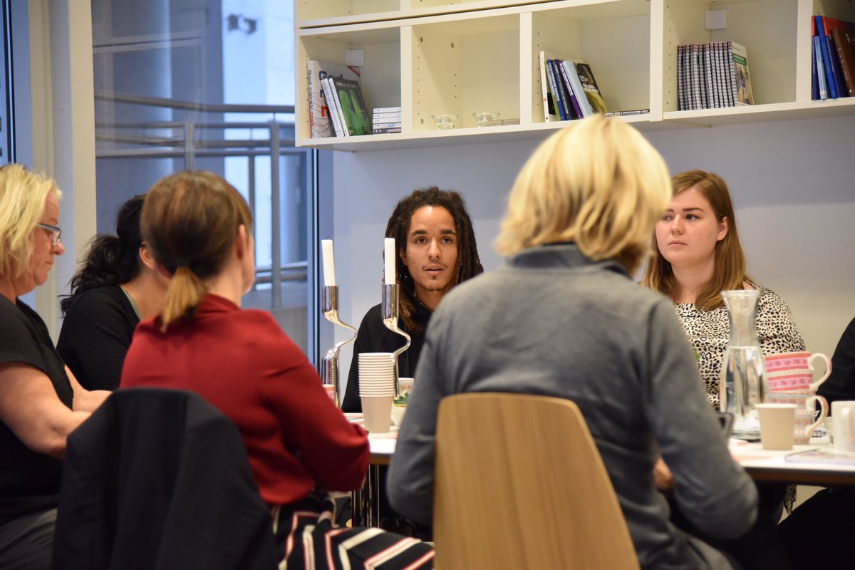PhilipRCoker's tweet photo. Med stortingsrep på au pair senteret i dag for å fortelle hvorfor senteret må bestå! @SV_Karin @Nordmelan @norskfolkehjelp @fagforbundet https://t.co/nTNWIADNZZ