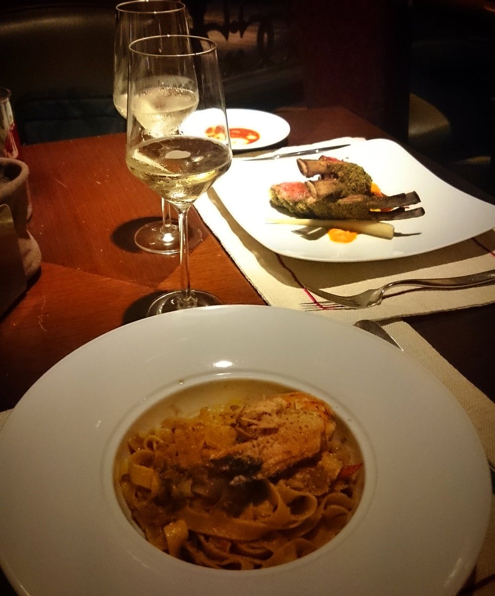 LoveandRoad's tweet photo. Italian Food + Bubbles = Dinne in Style!
#BeneRestaurant #Macau #SheratonMacao https://t.co/7bXgIKyanW