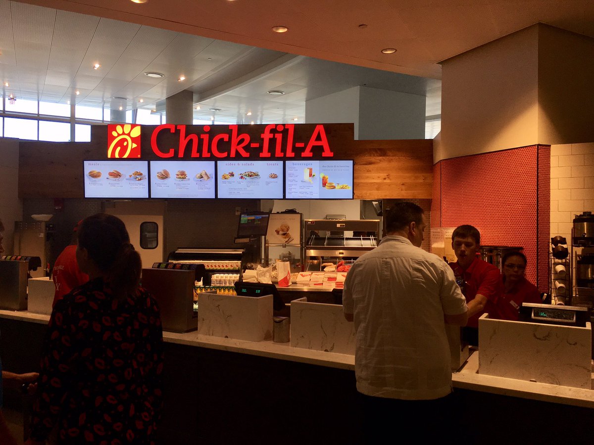 Crazy4ChickFilA's tweet photo. 82 of 100: @ChickfilA at @FlyTPA. Nothing better than starting a trip with #ChickFilA #nuggets, #wafflefries &amp; #lemonade 🙌🏼✈️#ChickFilA100 https://t.co/kBa8SxkuEk