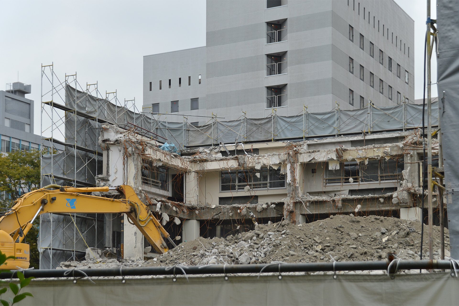 タケ 浅野公団住宅の住所は北九州市小倉北区浅野 そう 京浜工業地帯と同じく小倉の臨海部も実業家の浅野総一郎が開発した 小倉興産は彼が1931 S6に設立した小倉築港として創業 よって 浅野公団住宅 小倉興産1号館の解体は 北九州市の近現代史に