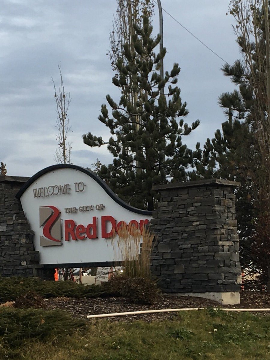 ScottGGamble's tweet photo. Excited to be in Red Deer for a day with our SBB team. #betterbusinessbankers! https://t.co/SjRMYx5JkB