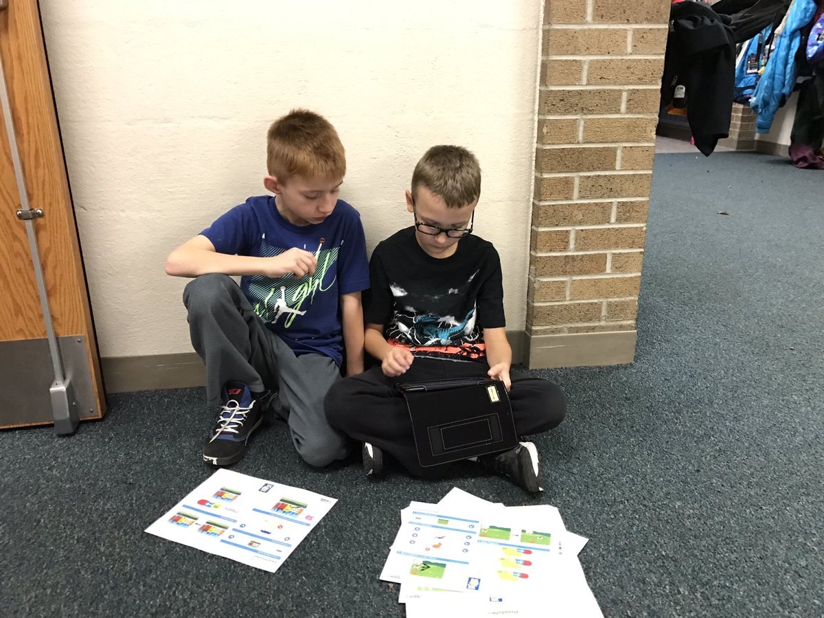 neppl4thgrade's tweet photo. Doing Scratch Jr. with Mrs.Mannausau. #learningatkelly https://t.co/PbymQVwbX3