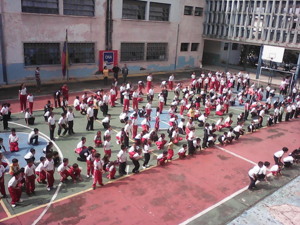 belkystr's tweet photo. Gran Bailoterapia ONA UE Carlos Rangel Lamus S/C, PDE 27/10/2016,@SilvaEleazarL,@ZonaEducTachira,@pdetachira,@allemus67,@serviots https://t.co/gADcCeBYa0