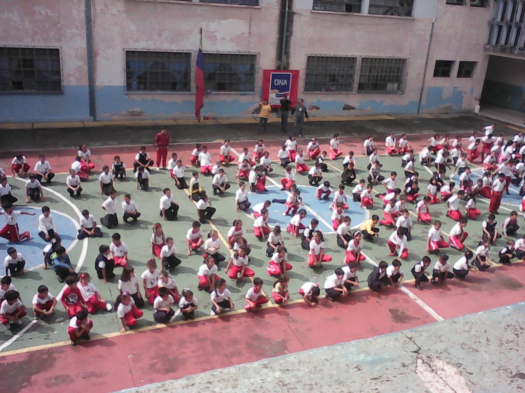 belkystr's tweet photo. Gran Bailoterapia ONA UE Carlos Rangel Lamus S/C, PDE 27/10/2016,@SilvaEleazarL,@ZonaEducTachira,@pdetachira,@allemus67,@serviots https://t.co/gADcCeBYa0