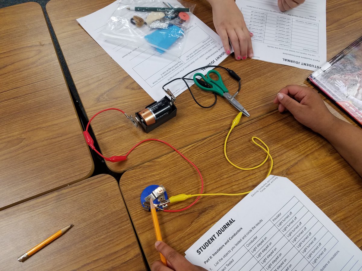 MelanieAMorriso's tweet image. Building electrical circuits and exploring conductors and insulators. #frenshare #fourthgradescience