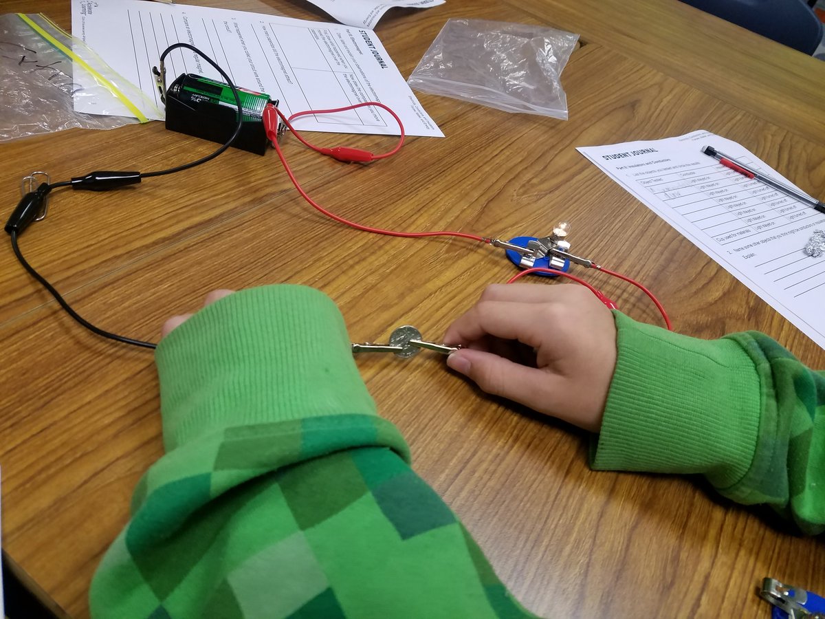 MelanieAMorriso's tweet image. Building electrical circuits and exploring conductors and insulators. #frenshare #fourthgradescience
