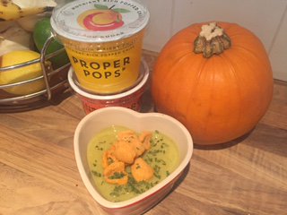 properpops's tweet photo. Add some crunchy protein to your soup this Autumn #HealthyEating #protein #nutrition #nutritiontips https://t.co/Udp5pjWizq