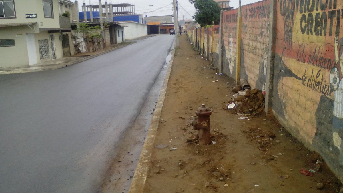 EMAPASREP's tweet photo. Vemos hidrante de C/Carlos Mejía y V. Feijoo,luego de reinstalado, este fue arrancado de su sitio por un automotor. https://t.co/6VV6mCxdoO