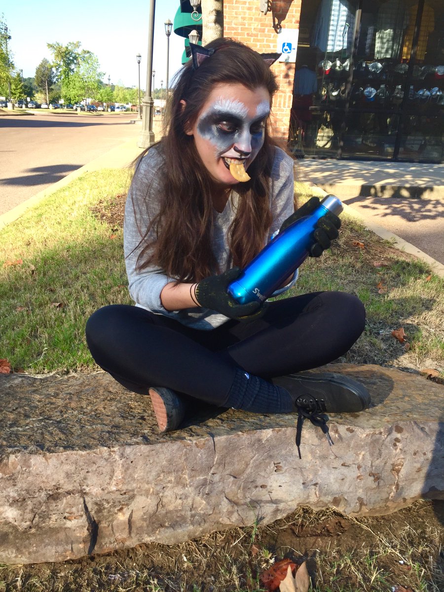 Kinnucans's tweet photo. Becca as Meeko, Oxford, MS https://t.co/jBiSaKopHN