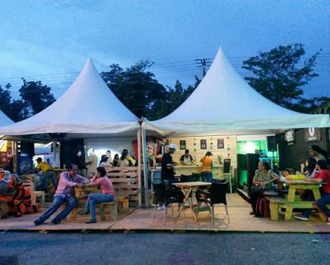 ¿Quieres una fría? 
Llégate desde mañana al #Local0243 y disfruta de la mejor música, en el mejor ambiente