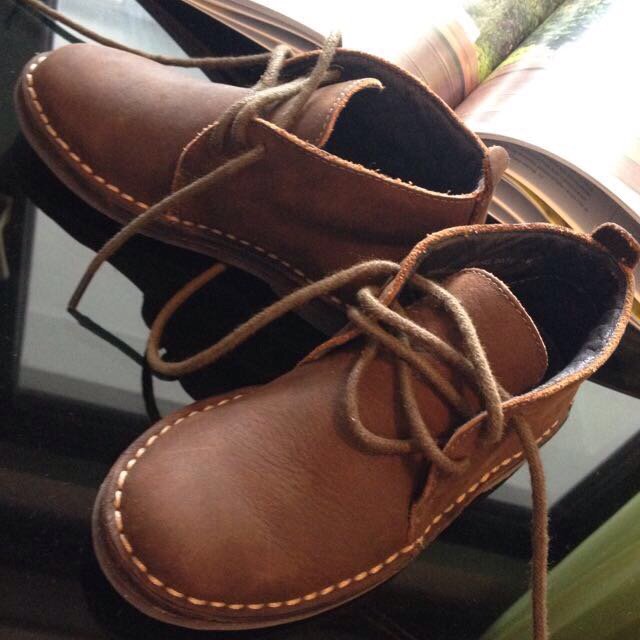 KidsterCo's tweet photo. Cole Haan kids leather shoes, size 25 in KidsterApp -so stylish 😉
 https://t.co/131ShMOwTd https://t.co/2ruBd8SzIh