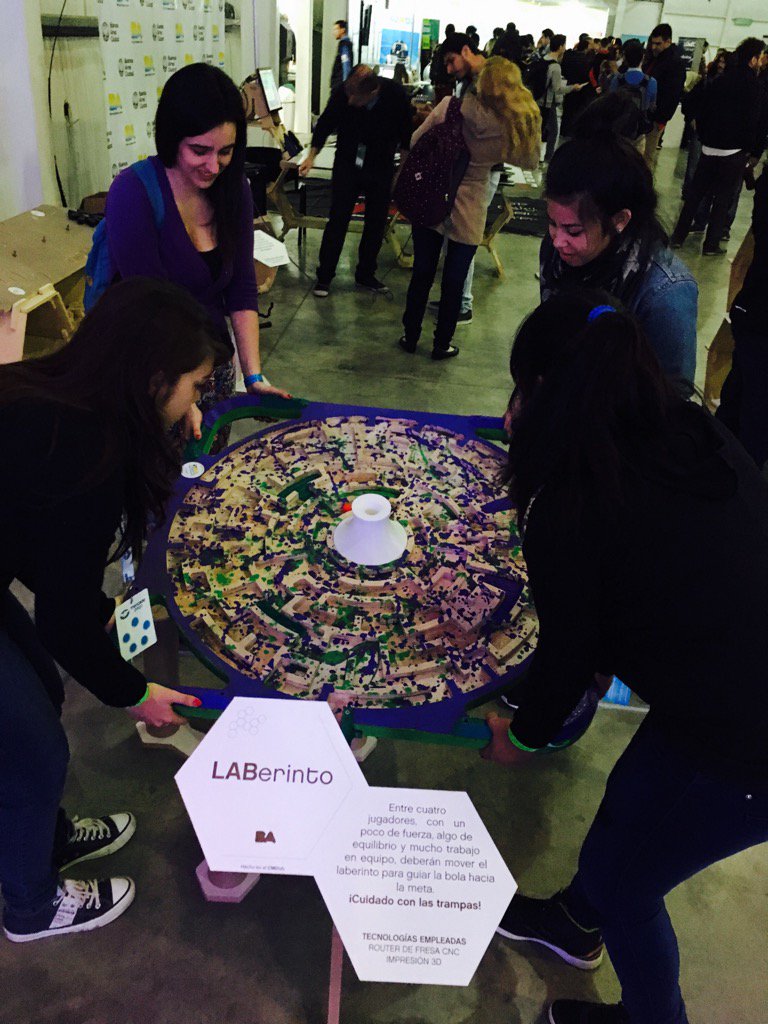 BAcienciaytecno's tweet photo. Te animás a completar el LABerinto en menos de 1 minuto? Vení a @campuspartyar a jugar en grupo! #CPAR1 #CMDlab https://t.co/YM457evOD6