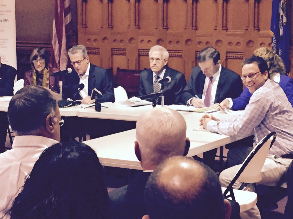 advancingkids's tweet photo. Our #HealthyHomes prgm leads #lead roundtable w/ @ChrisMurphyCT &amp; @SenBlumenthal. @ctchildrens https://t.co/ckrohJLQaW