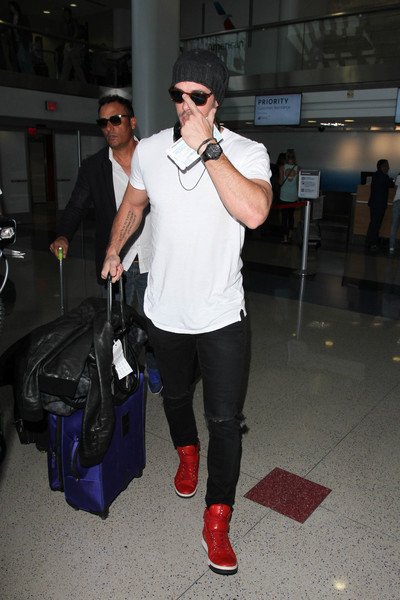 WLW_ARGENTINA's tweet photo. RT @WLWParaguay:#PICTURE4 :: William Levy @willylevy29 is seen at LAX on October 26, 2016. - Thanks @zimbio https://t.co/A2AN3ndBA5